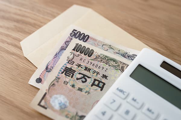 質屋でお金を借りる